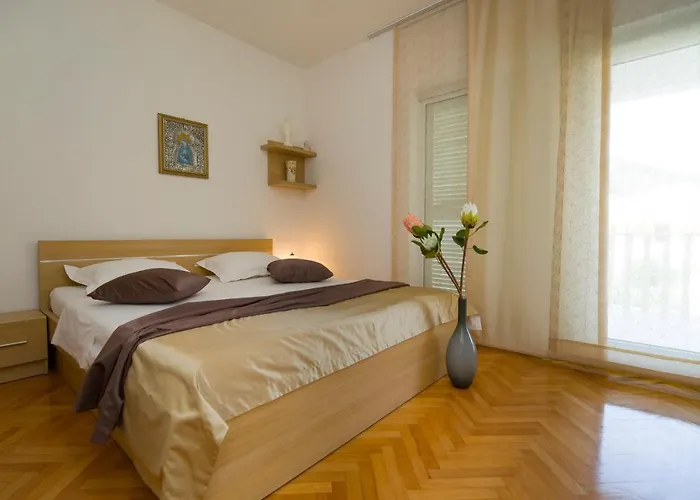 Apartment Katarina - Private Pool 80m From Marina