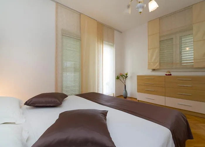 Apartment Katarina - Private Pool 80m From Marina
