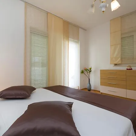 Apartamento Katarina - Private Pool 80m From Marina (Bossoglina)